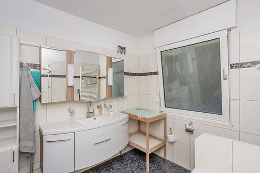 Badezimmer Badezimmer - Einfamilienhaus in 12347 Berlin mit 155m² kaufen