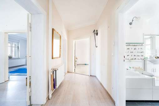 Flur Flur - Zweifamilienhaus in 14822 Brück mit 234m² kaufen