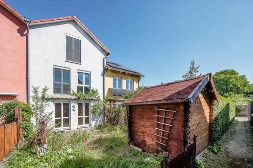 Hausansicht Gartenseite Hausansicht Gartenseite - Einfamilienhaus in 12683 Berlin mit 98m² kaufen