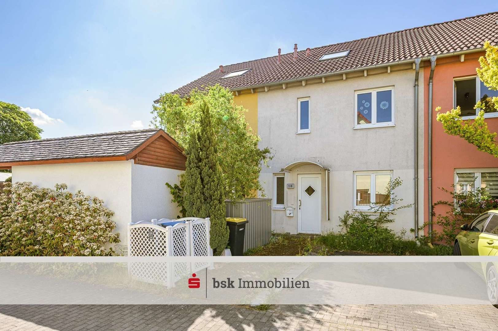 Hausansicht Vorderseite Hausansicht Vorderseite - Einfamilienhaus in 12683 Berlin mit 98m² kaufen
