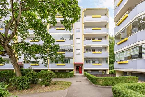 Außenansicht Hofseite - Etagenwohnung in 12685 Berlin mit 71m² kaufen