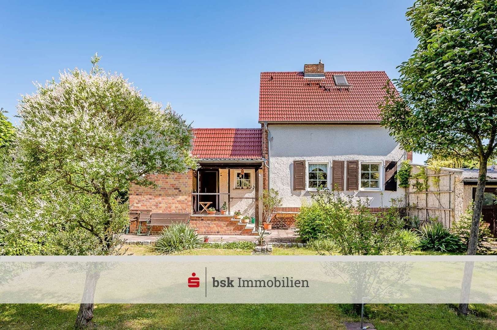 Hausansicht Hausansicht - Einfamilienhaus in 12623 Berlin mit 92m² kaufen