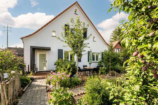 Hausansicht - Einfamilienhaus in 13125 Berlin mit 240m² kaufen
