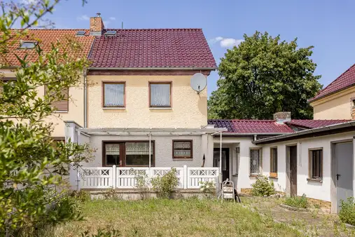 Doppelhaushälfte auf traumhaftem Grundstück in Sachsenhausen