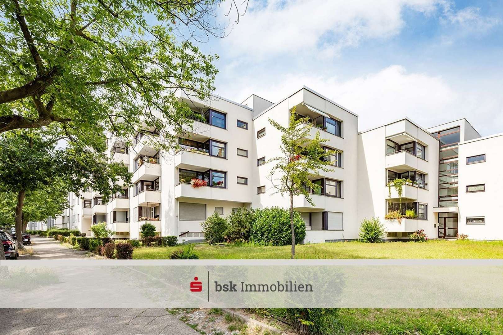 Gebäudeansicht Gebäudeansicht - Erdgeschosswohnung in 14052 Berlin mit 35m² kaufen