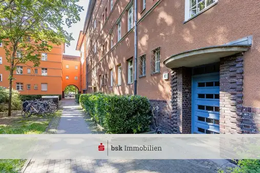 Vermietete 2-Zimmer-Wohnung mit Potential im Brüsseler Kiez