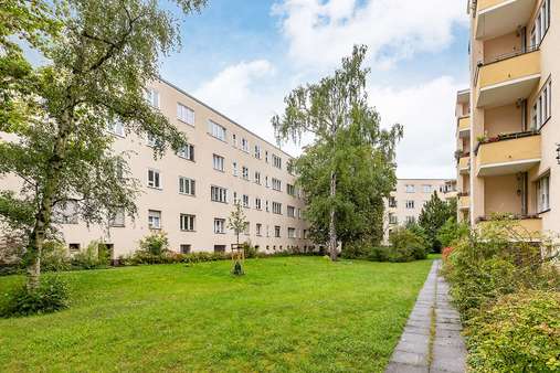Gebäudeansicht Gebäudeansicht - Etagenwohnung in 14169 Berlin mit 55m² kaufen