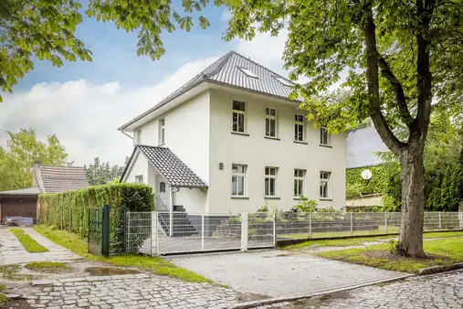 Einfamilienhaus mit Einliegerwohnung nahe Rennbahn Hoppegarten