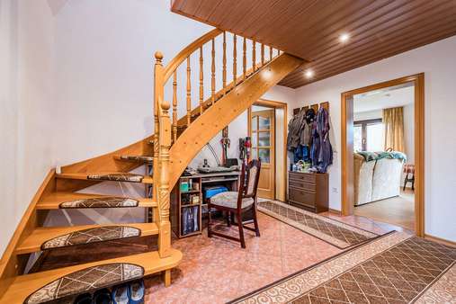 Flur im EG Flur im EG - Einfamilienhaus in 12679 Berlin mit 108m² kaufen