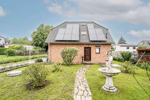 Gartenansicht des Hauses Gartenansicht des Hauses - Einfamilienhaus in 12679 Berlin mit 108m² kaufen