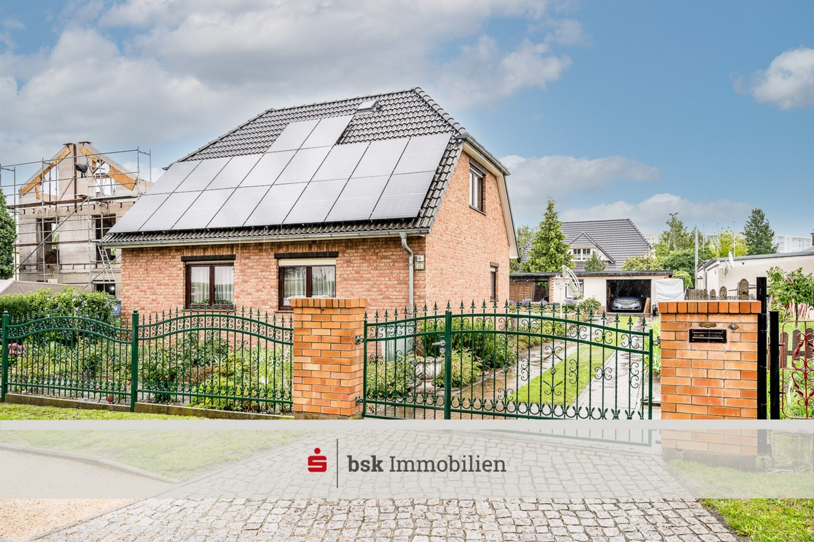 Hausansicht Straßenseite Hausansicht Straßenseite - Einfamilienhaus in 12679 Berlin mit 108m² kaufen