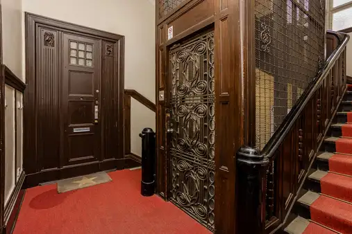 Altbaucharme trifft Luxusausstattung - Apartment im Güntzelkiez