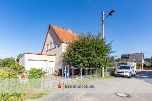 Garagenansicht Garagenansicht - Einfamilienhaus in 12623 Berlin mit 164m² kaufen