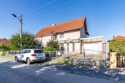 Hausansicht Hausansicht - Einfamilienhaus in 12623 Berlin mit 164m² kaufen