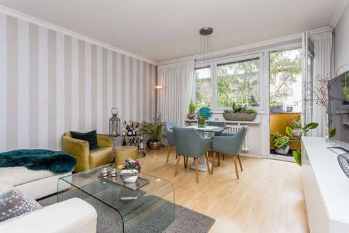 Essbereich mit Balkonzugang Essbereich mit Balkonzugang - Etagenwohnung in 10961 Berlin mit 61m² kaufen
