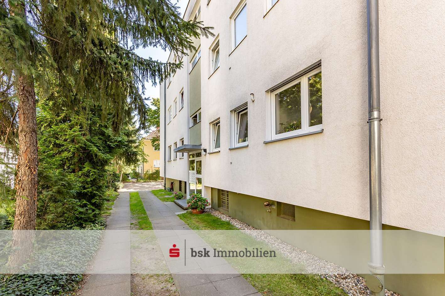 Hauseingang Hauseingang - Etagenwohnung in 14167 Berlin mit 57m² kaufen