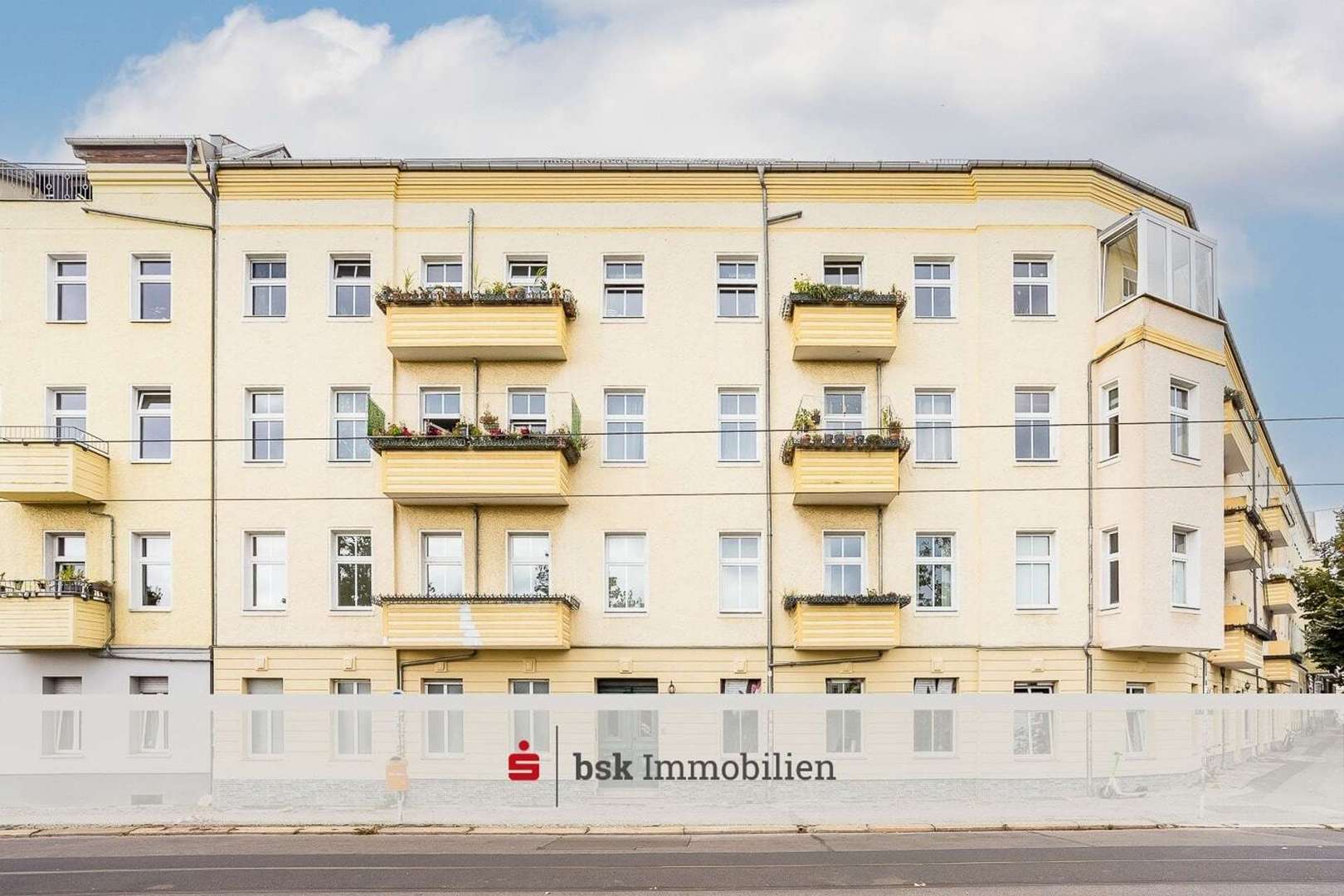 Hausansicht Hausansicht - Etagenwohnung in 10365 Berlin mit 113m² kaufen