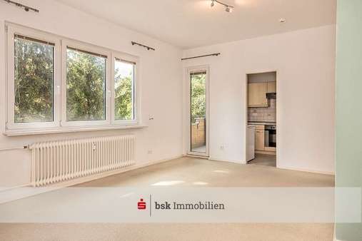 Wohnzimmer mit Balkonzugang Wohnzimmer mit Balkonzugang - Etagenwohnung in 12209 Berlin mit 36m² kaufen