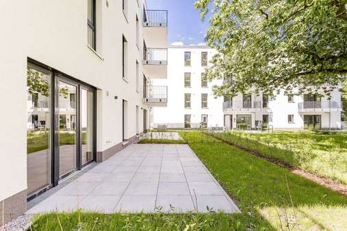 Außenansicht Richtung Terrasse - Terrassen-Wohnung in 15711 Königs Wusterhausen mit 95m² kaufen