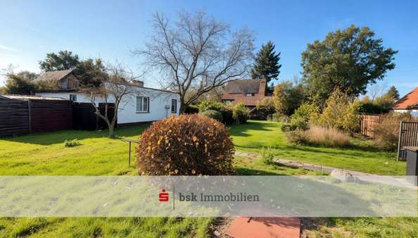 Grundstück mit Altbestand Grundstück mit Altbestand - Grundstück in 12621 Berlin mit 765m² kaufen