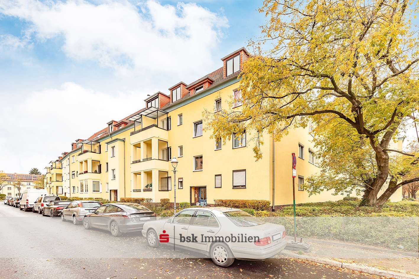 Hausansicht - Dachgeschosswohnung in 13583 Berlin mit 122m² kaufen