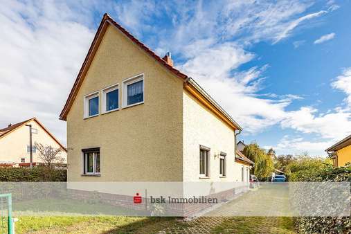 Hausansicht Hausansicht - Einfamilienhaus in 12621 Berlin mit 117m² kaufen
