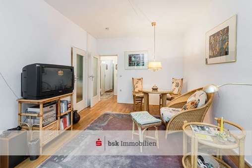 Wohnzimmer Wohnzimmer - Etagenwohnung in 10777 Berlin mit 50m² kaufen