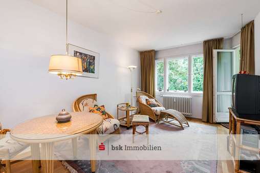 Wohnzimmer Wohnzimmer - Etagenwohnung in 10777 Berlin mit 50m² kaufen