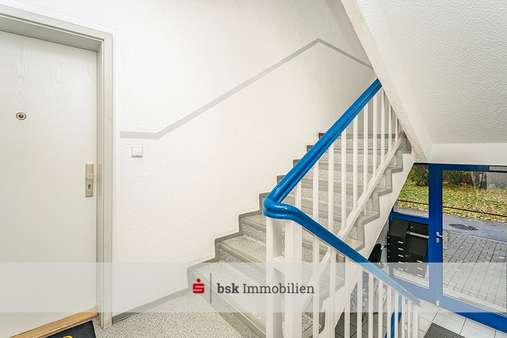 Treppenaufgang - Erdgeschosswohnung in 12437 Berlin mit 54m² kaufen