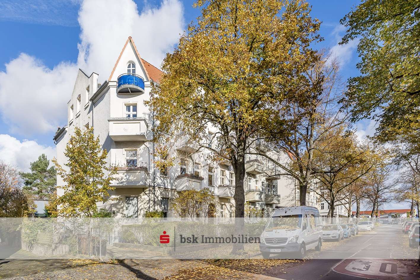 Hausansicht Hausansicht - Dachgeschosswohnung in 13156 Berlin mit 63m² kaufen