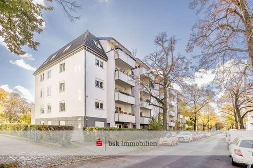 Hausansicht Hausansicht - Erdgeschosswohnung in 13156 Berlin mit 67m² kaufen