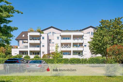 Hausansicht Hausansicht - Erdgeschosswohnung in 13156 Berlin mit 67m² kaufen