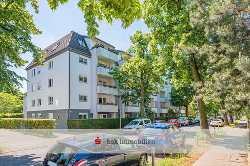 Straßenansicht Straßenansicht - Erdgeschosswohnung in 13156 Berlin mit 67m² kaufen