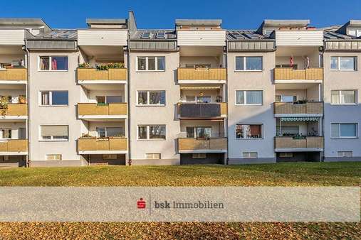 Rückansicht Haus Rückansicht Haus - Etagenwohnung in 12249 Berlin mit 65m² kaufen