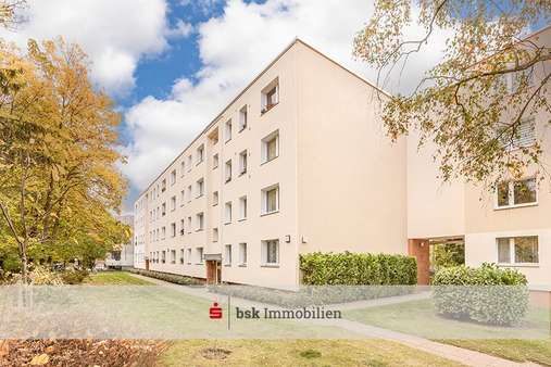Hausansicht - Wohnung in 12355 Berlin mit 80m² kaufen