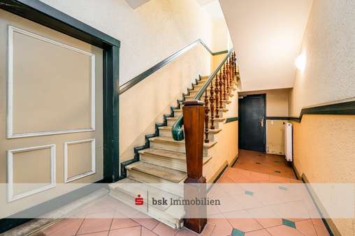 Treppenaufgang Treppenaufgang - Etagenwohnung in 10365 Berlin mit 96m² kaufen