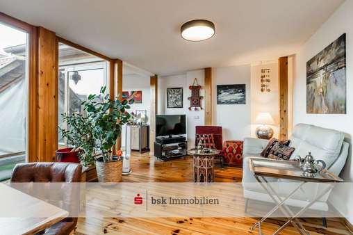 Wohnzimmer - Dachgeschosswohnung in 10439 Berlin mit 74m² kaufen