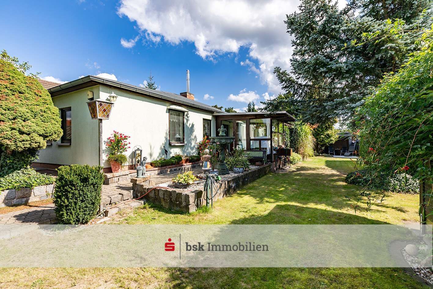 Hausansicht Hausansicht - Einfamilienhaus in 12623 Berlin mit 88m² kaufen