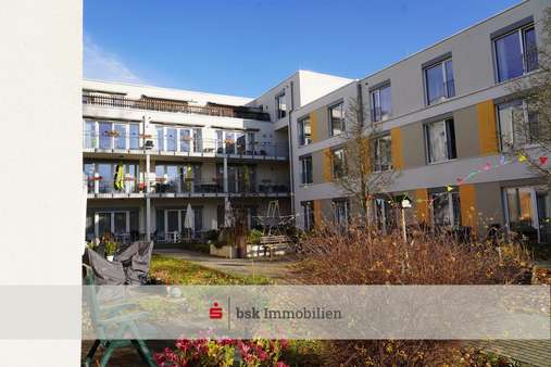 Blick auf den Innenhof Blick auf den Innenhof - Etagenwohnung in 12524 Berlin mit 43m² kaufen