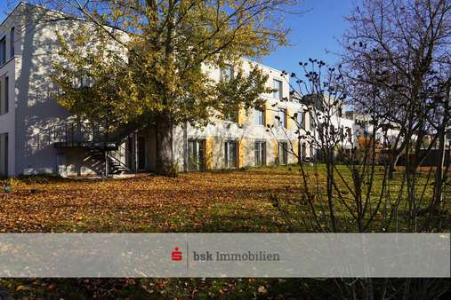 Hausansicht Hausansicht - Etagenwohnung in 12524 Berlin mit 43m² kaufen