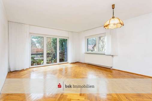 Wohnzimmer mit Terrasse - Einfamilienhaus in 12589 Berlin mit 102m² kaufen