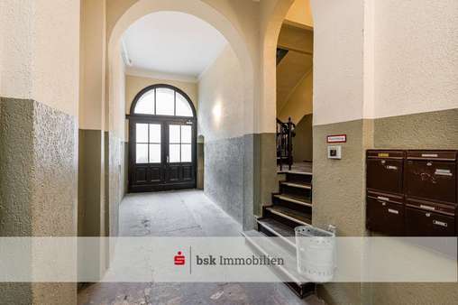 Hauseingang Hauseingang - Etagenwohnung in 10967 Berlin mit 146m² kaufen