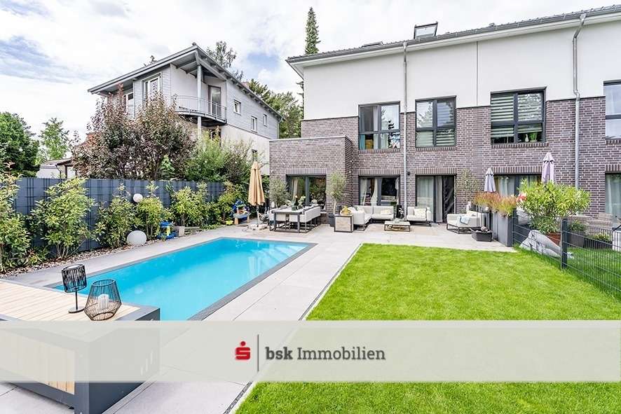 Hausansicht (Rückseite) - Doppelhaushälfte in 12209 Berlin mit 234m² kaufen