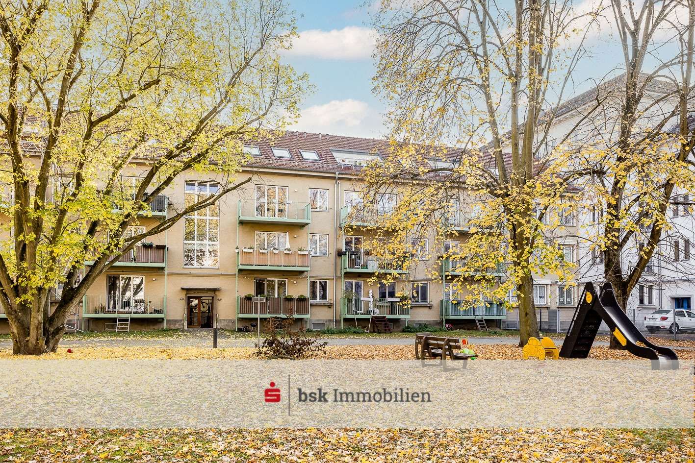 Hausansicht - Dachgeschosswohnung in 13627 Berlin mit 74m² kaufen