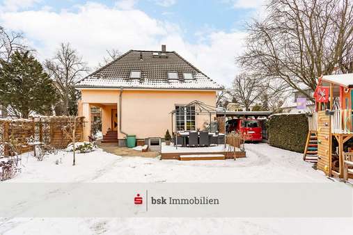Hausansicht Garten - Einfamilienhaus in 12589 Berlin mit 101m² kaufen