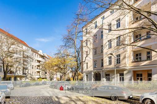 Straßenansicht - Etagenwohnung in 10715 Berlin mit 122m² kaufen
