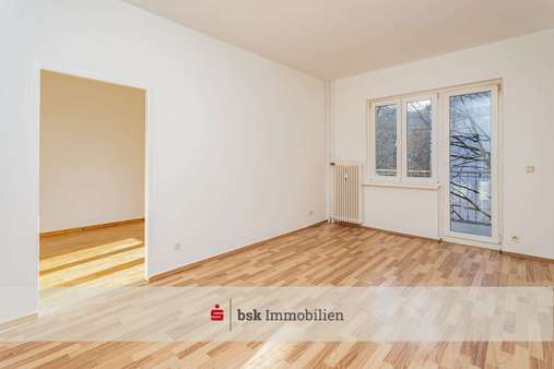 Wohnbereich mit Balkonzugang - Etagenwohnung in 10779 Berlin mit 48m² kaufen