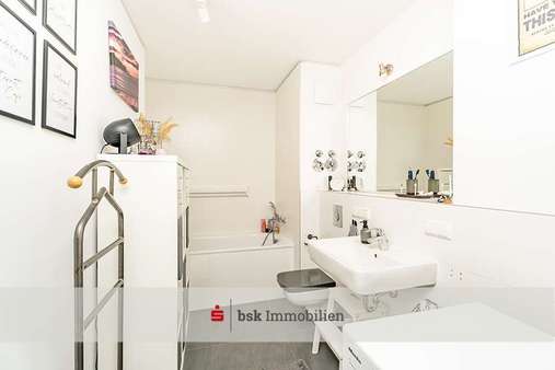 Badezimmer - Etagenwohnung in 10367 Berlin mit 54m² kaufen