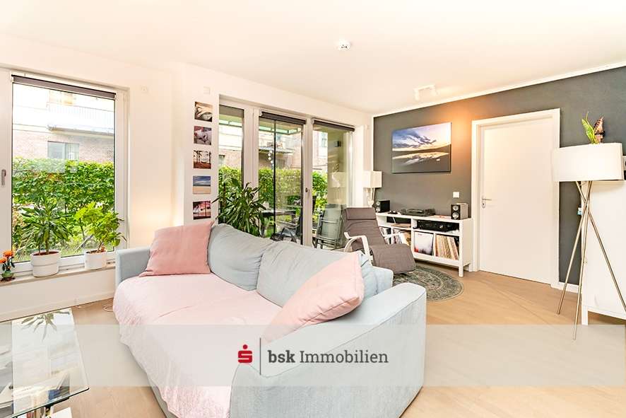 Wohnzimmer - Etagenwohnung in 10367 Berlin mit 54m² kaufen