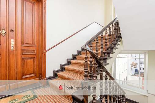 Treppenhaus - Etagenwohnung in 10827 Berlin mit 101m² kaufen